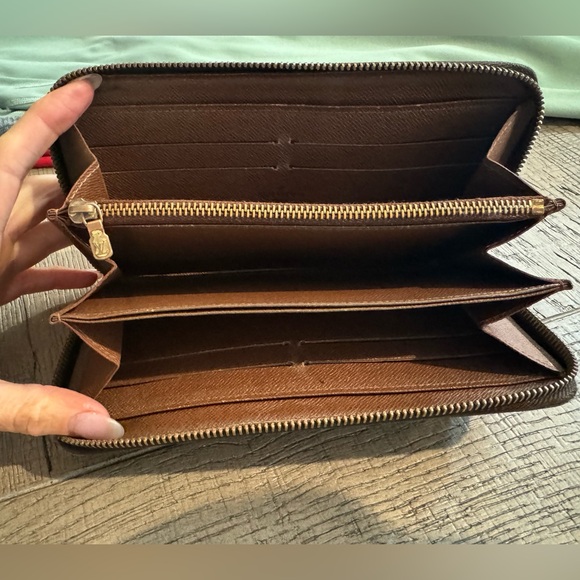 Louis Vuitton wallet - Picture 2 of 7